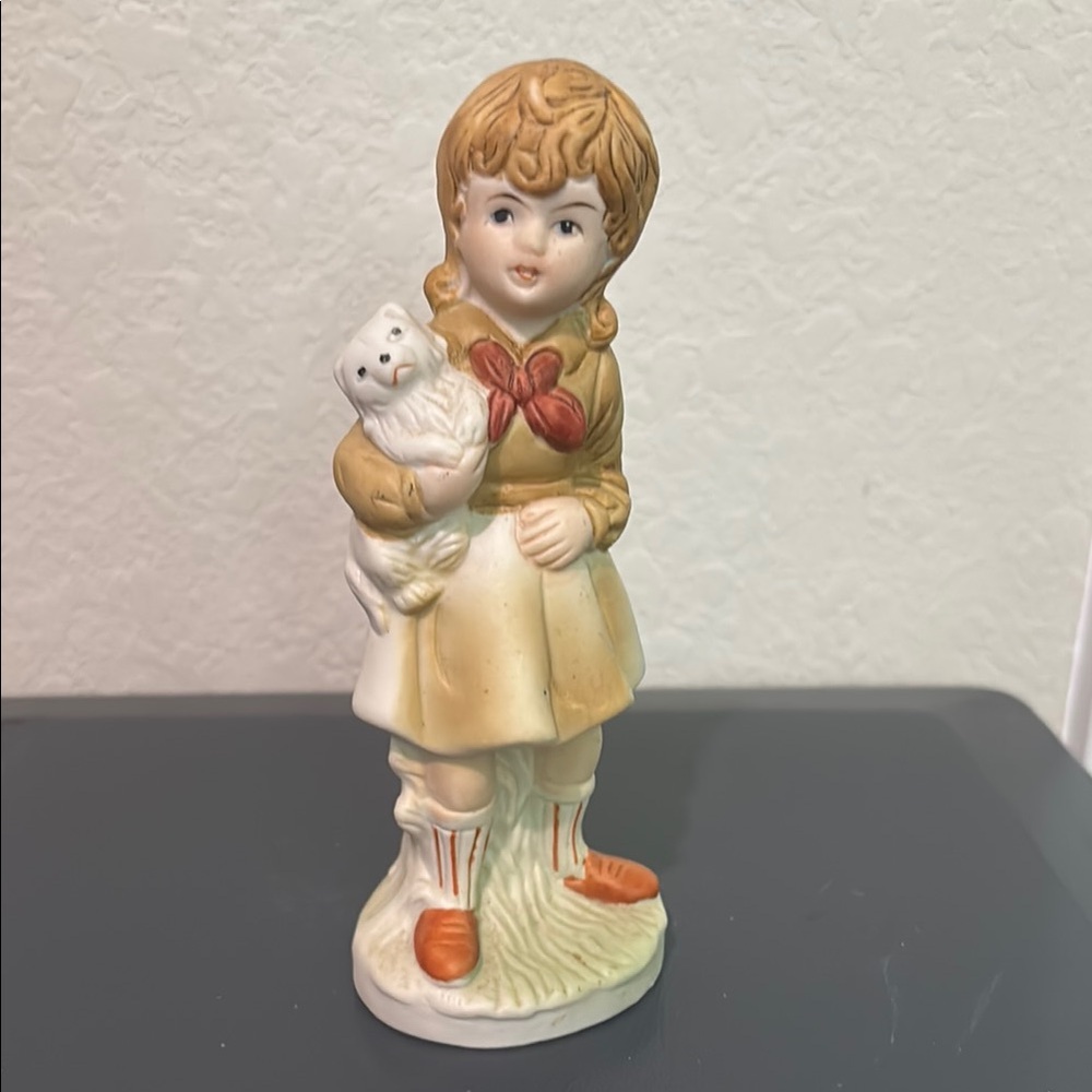 ✨ Vintage Figurine of Girl with Dog